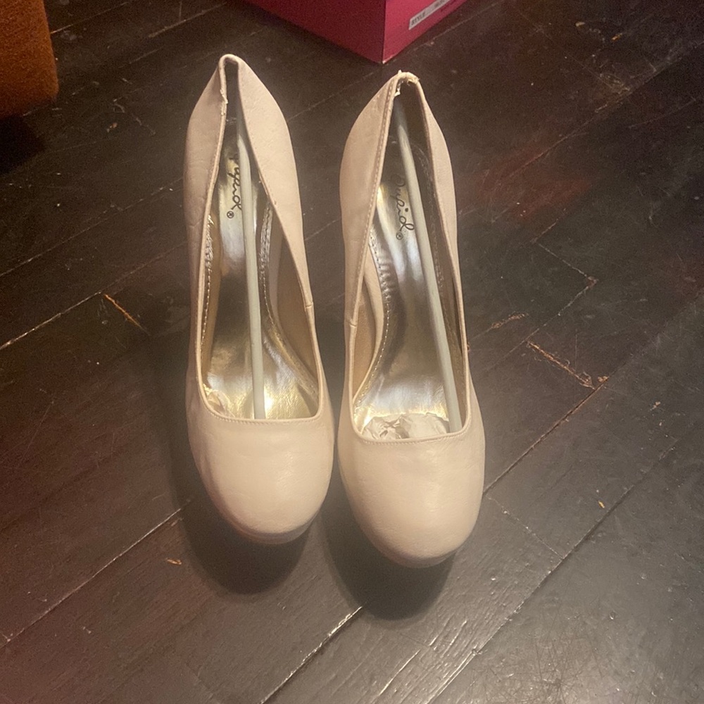 Qupid - cream/ivory platform heels Brand New never worn.
